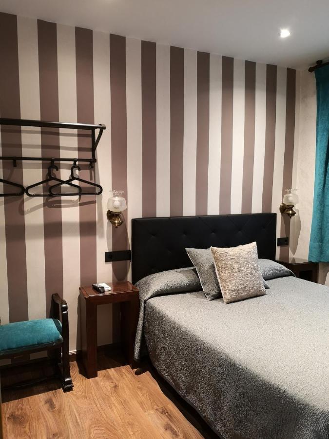 Hostal Plaza セゴビア エクステリア 写真