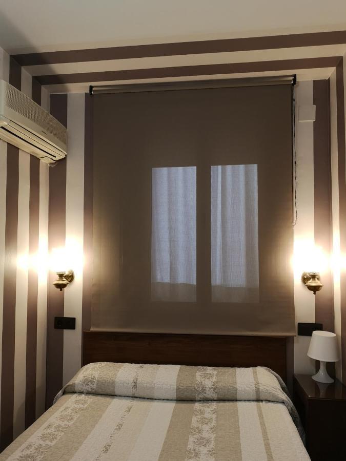Hostal Plaza セゴビア エクステリア 写真